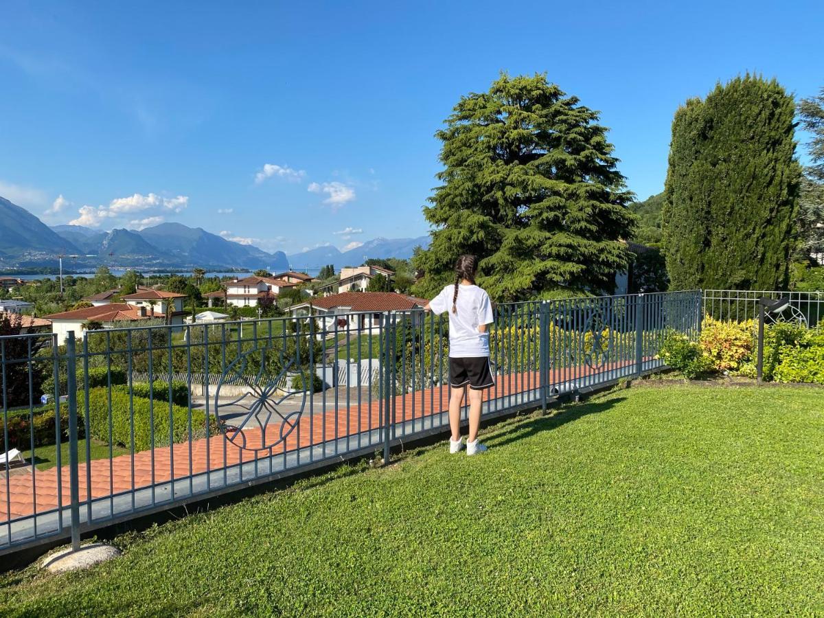 Flowers & Garden Apartment Con Vista Lago Manerba del Garda Luaran gambar