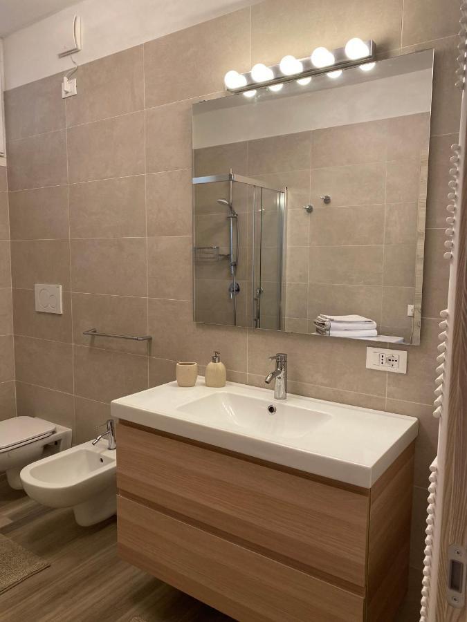 Flowers & Garden Apartment Con Vista Lago Manerba del Garda Luaran gambar