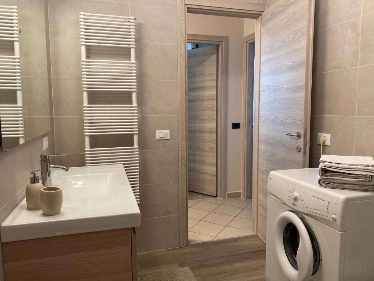 Flowers & Garden Apartment Con Vista Lago Manerba del Garda Luaran gambar