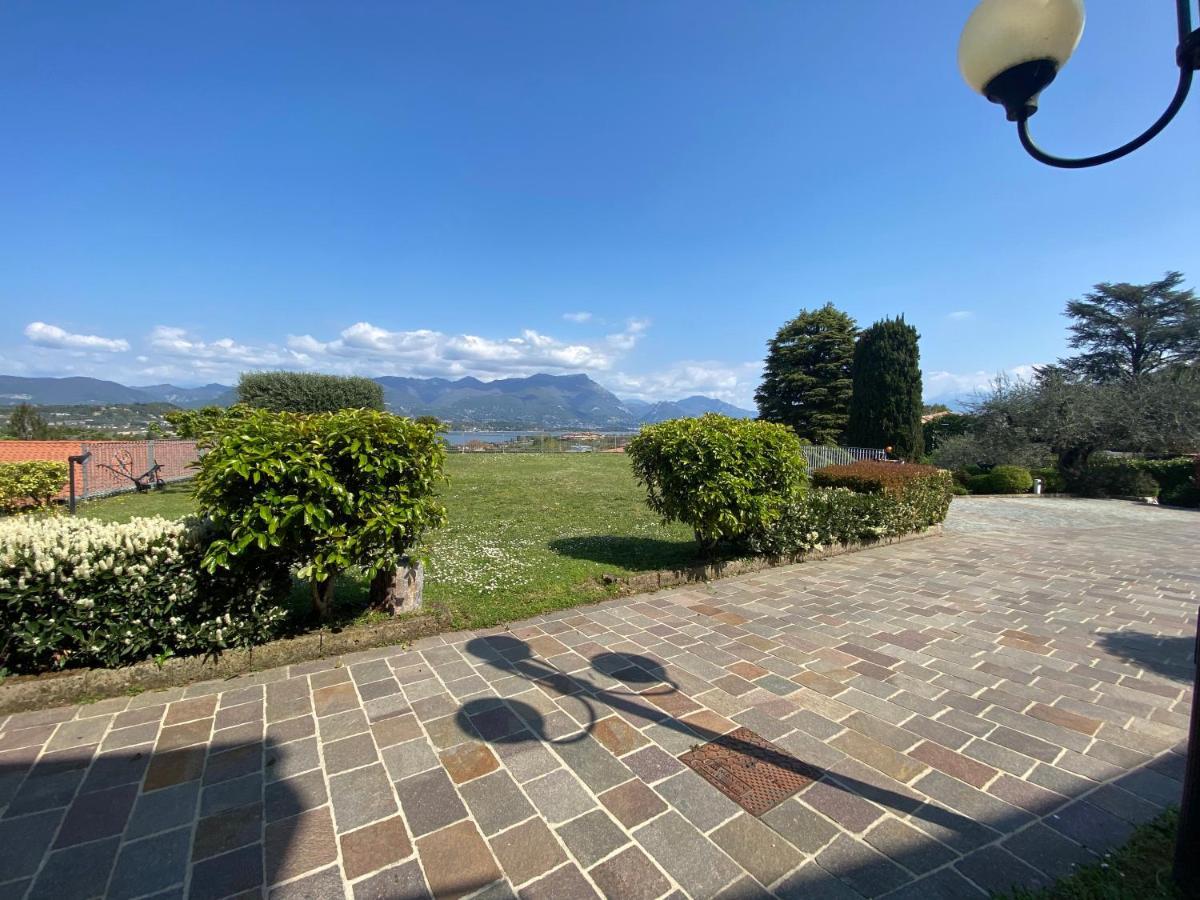Flowers & Garden Apartment Con Vista Lago Manerba del Garda Luaran gambar