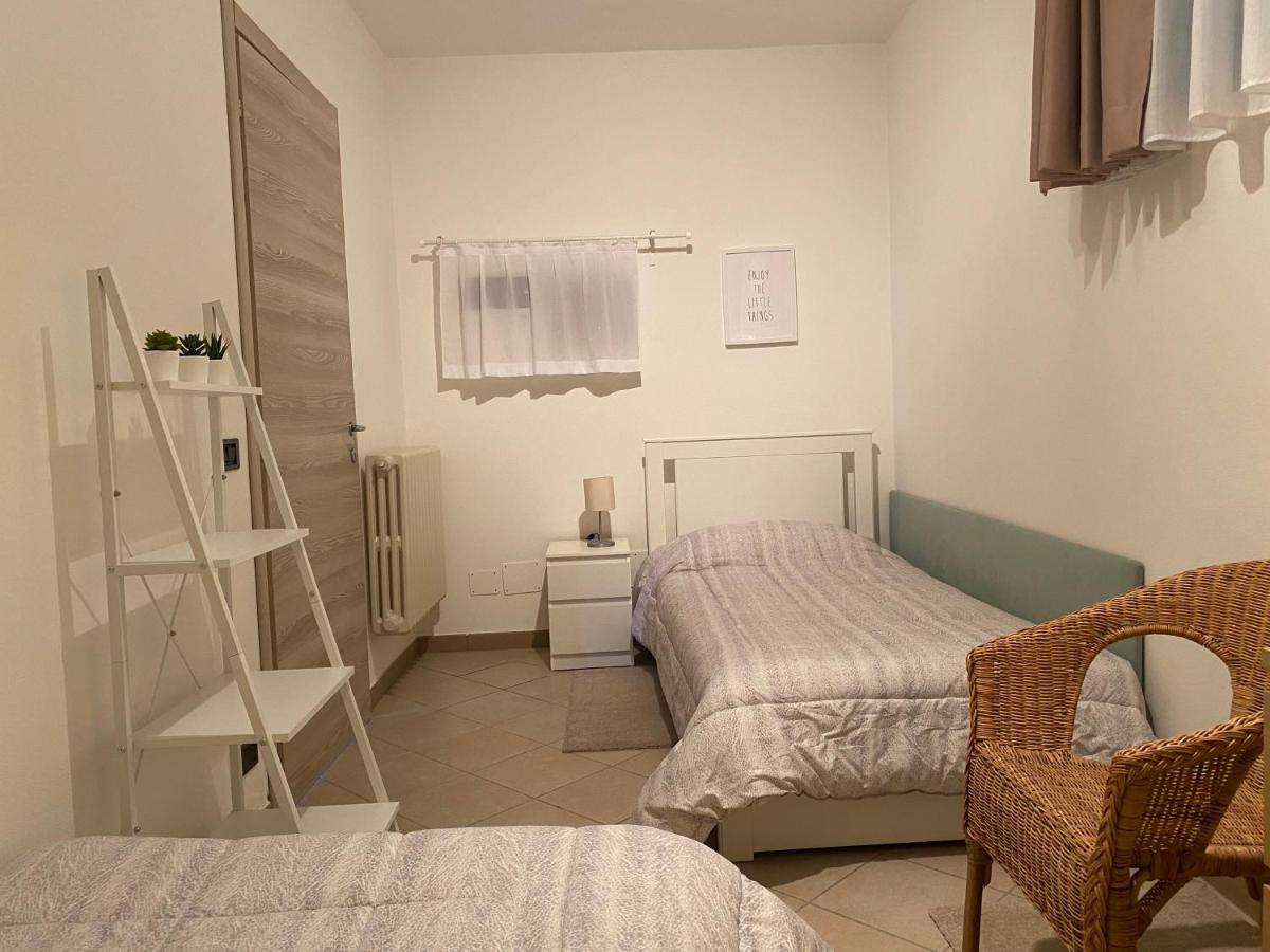 Flowers & Garden Apartment Con Vista Lago Manerba del Garda Luaran gambar