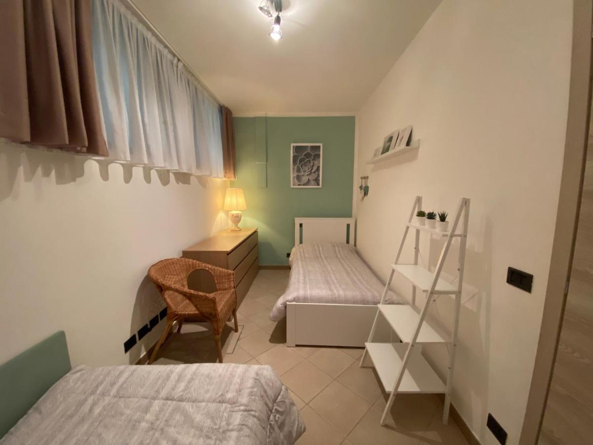 Flowers & Garden Apartment Con Vista Lago Manerba del Garda Luaran gambar
