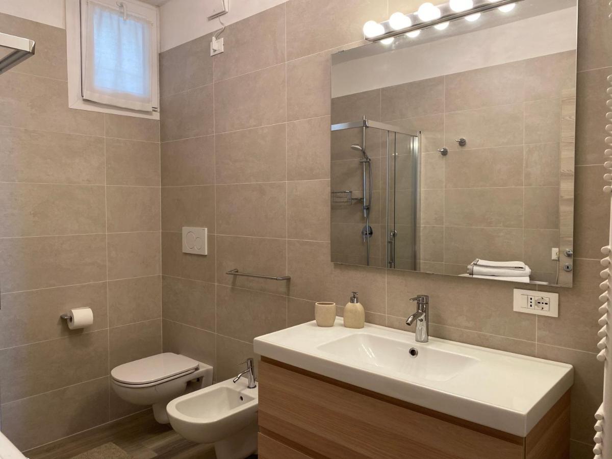 Flowers & Garden Apartment Con Vista Lago Manerba del Garda Luaran gambar